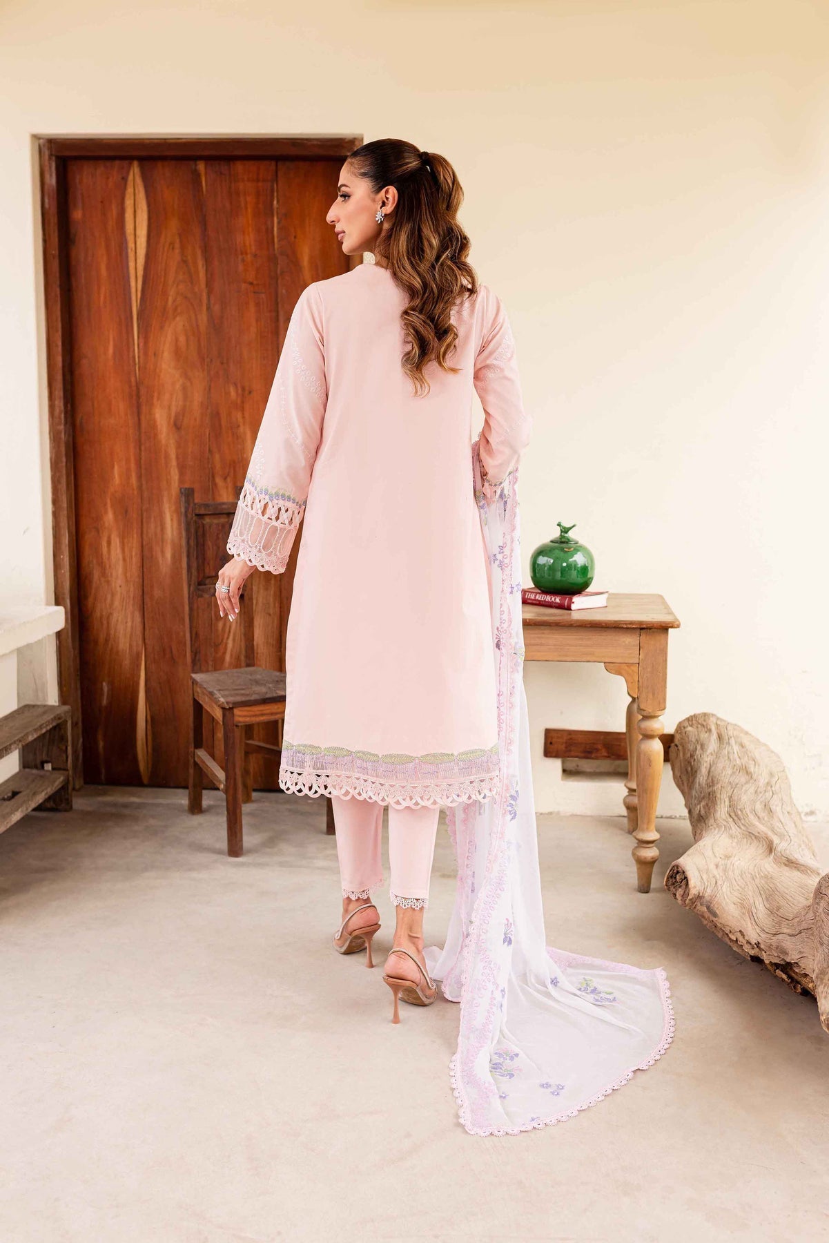 Sable Vogue | Shiree Lawn 24 | Rose Garden - Waniyas