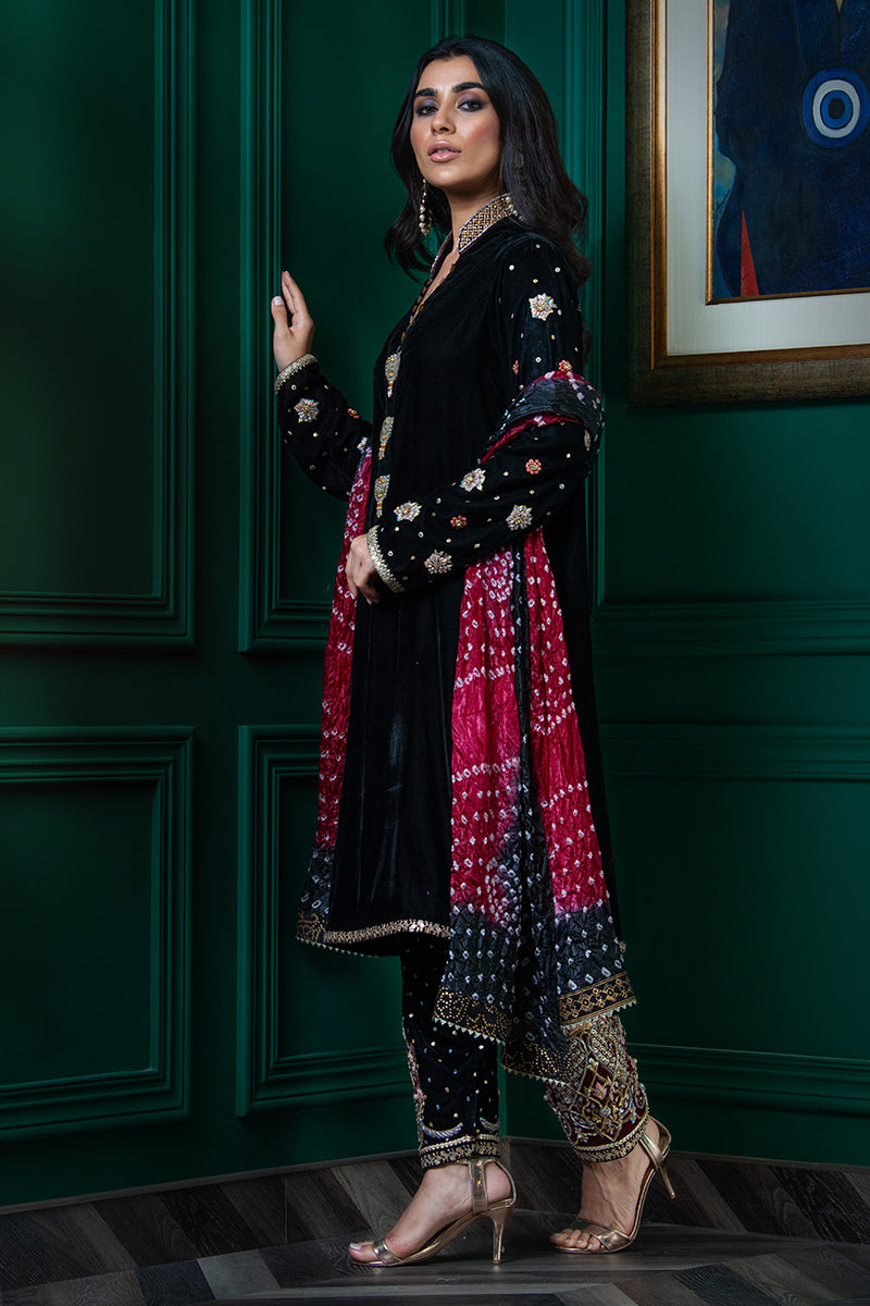 Wardha Saleem | Velvets Winter Fall 24 |   Parvaz